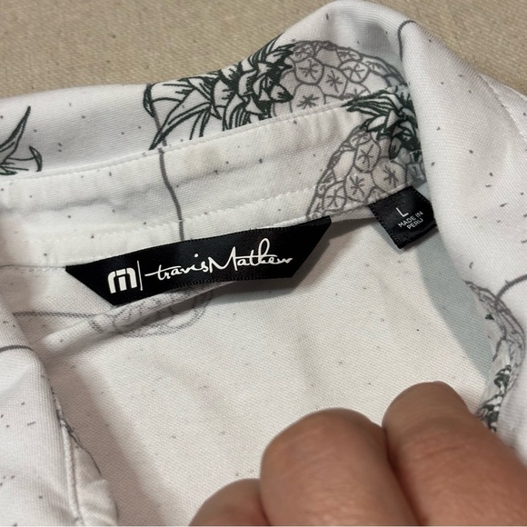 Travis Mathew White Pineapple Design Short Sleeve Polo Men’s Large White Black - Picture 3 of 5